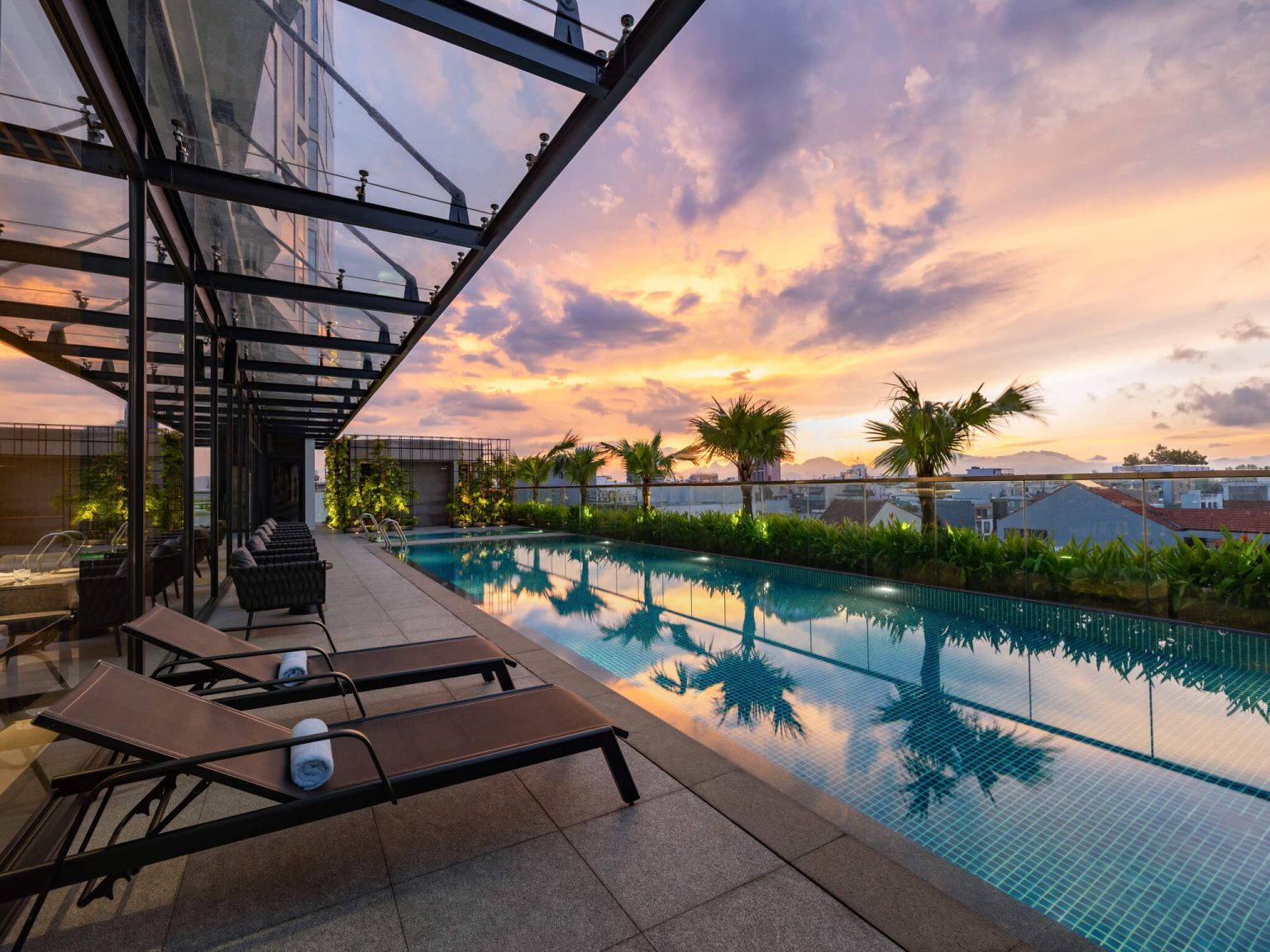 Swimming Pool | Bay Capital Da Nang Hotel