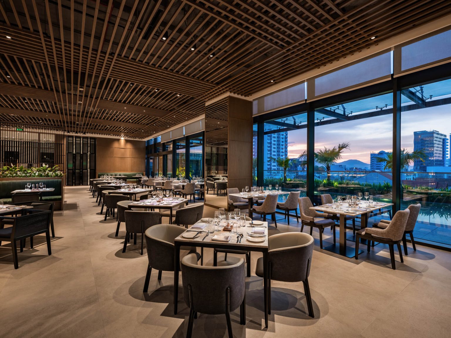 Cloves Restaurant | Bay Capital Da Nang Hotel